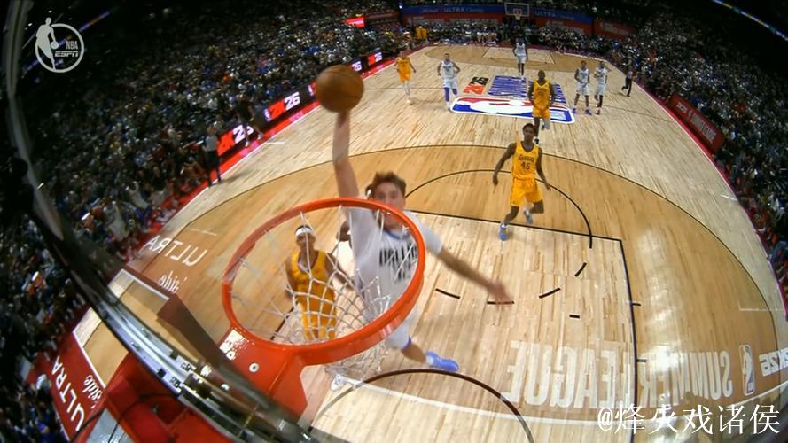 弗拉格左手突破上篮得分,首节高效砍下14分2篮板2助攻 弗拉格左手突破上篮得分,首节高效砍下14分2篮板2助攻